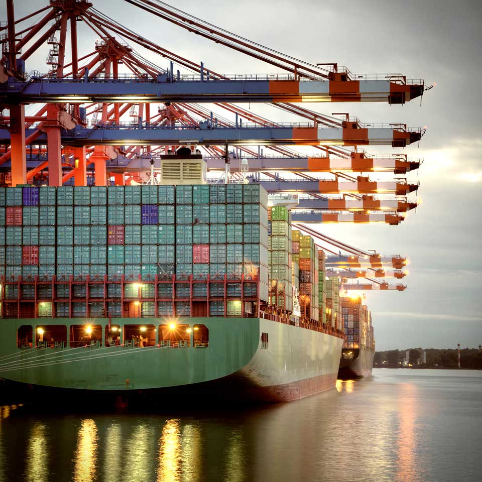 Контейнеровозы морские. Карго контейнеровоз. Морской контейнер маерск. Морские контейнерные перевозки. Электронная торговля.